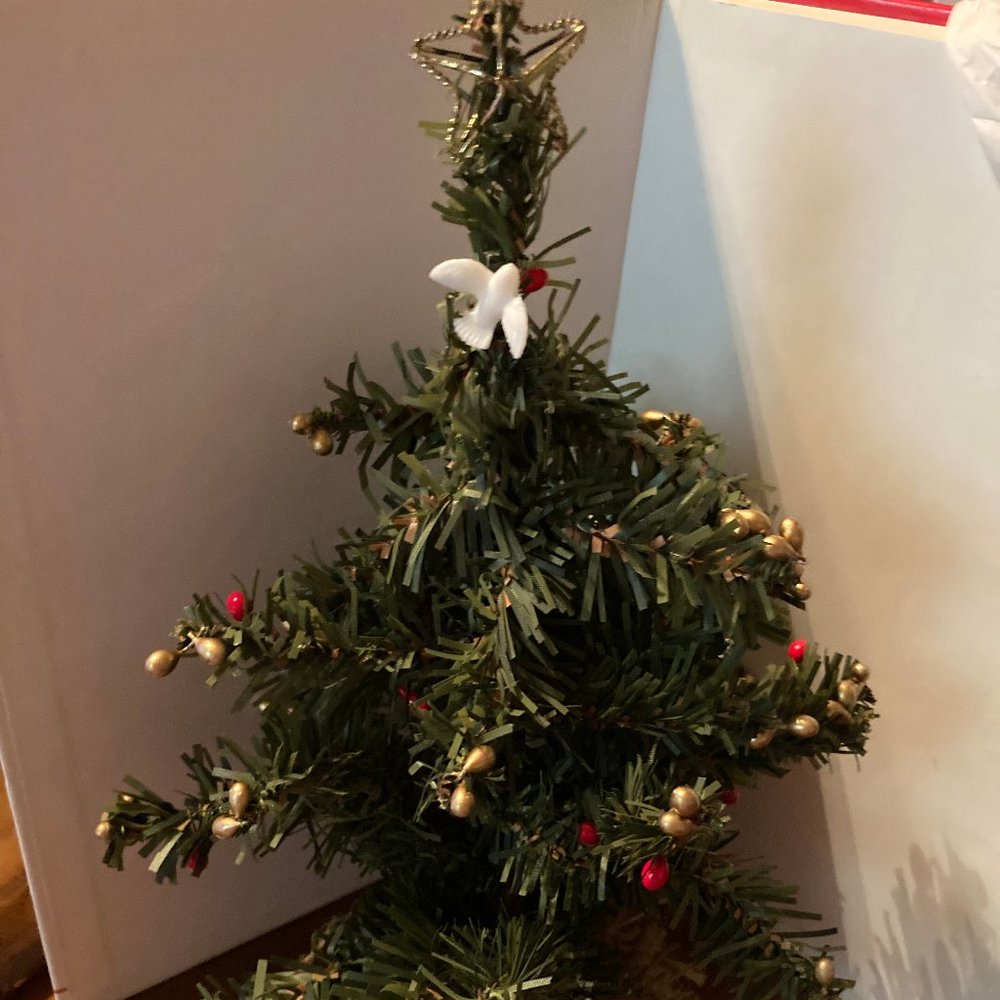 DESK CHRISTMAS TREE DECOR NEW WITH BURLAP ON BASE
